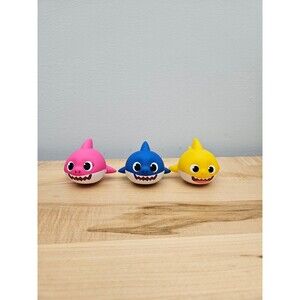 Pinkfong Baby Shark Bath Squirters LOT OF 3